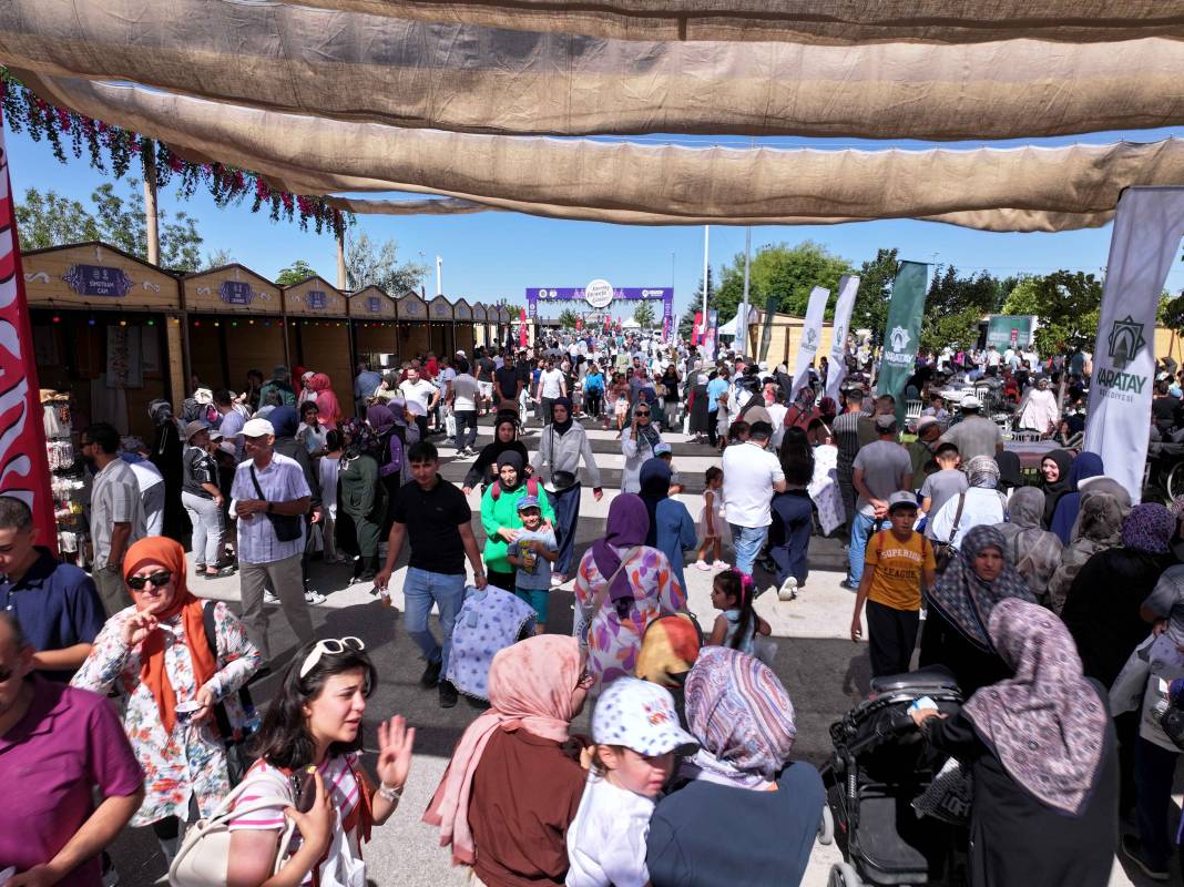 Karatay’ın mor denizi tüm dünyayı peşinden sürükledi! Görmeyen kalmadı 23